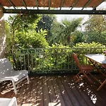 La Maison Botanique Bed & Breakfast 3*