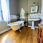 La Maison Botanique Bed & Breakfast